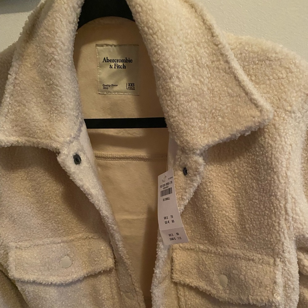 NWT A&F Cropped Sherpa Shirt Jacket - Picture 3 of 4